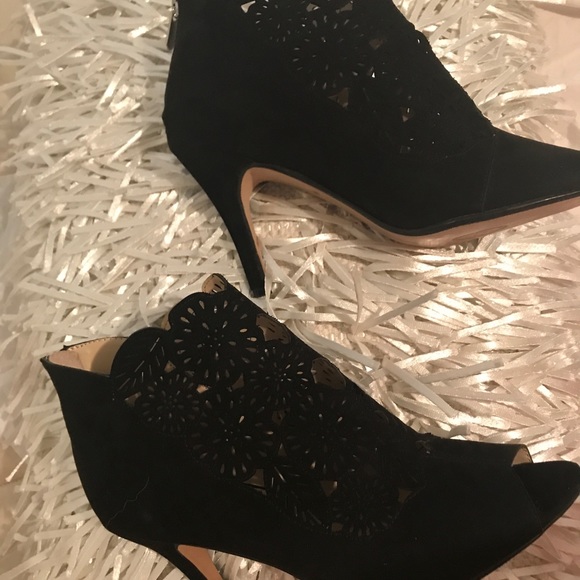 Adrienne Vittadini Blk suede bootie💗peep toe👠 - Picture 5 of 8